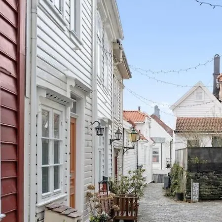 Historisk Hus I Hjertet Av Byen בית נופש