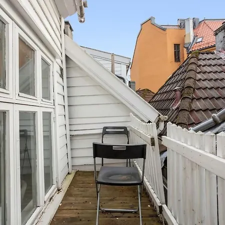 Historisk Hus I Hjertet Av Byen בית נופש